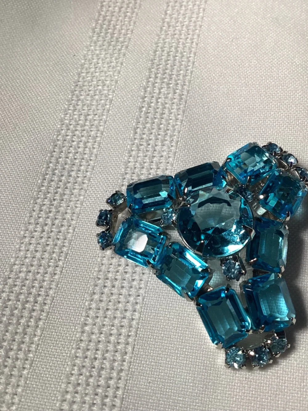 Art deco aquamarine colored vintage brooch. 💙💙💙💙💙RARE ONE 💃